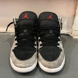 Nike black/ gray snake